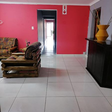 The Fortress Guesthouse Potchefstroom Buitenkant foto