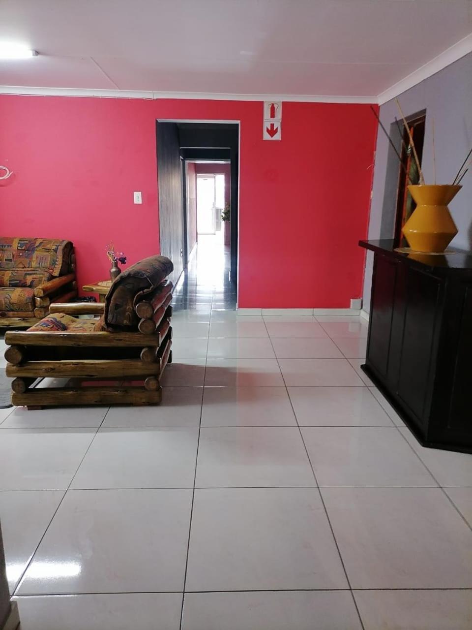 The Fortress Guesthouse Potchefstroom Buitenkant foto