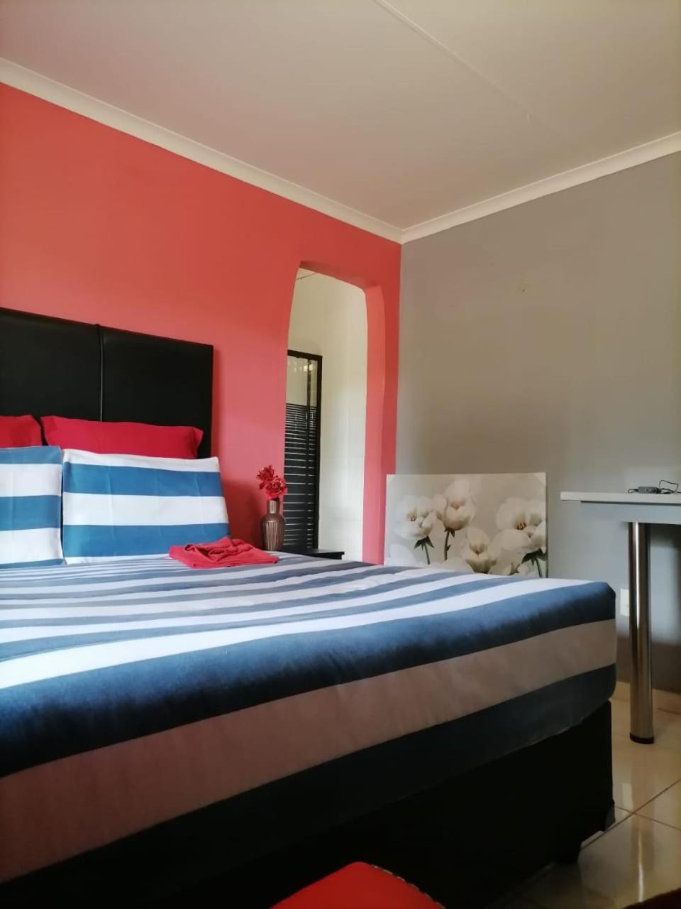 The Fortress Guesthouse Potchefstroom Buitenkant foto