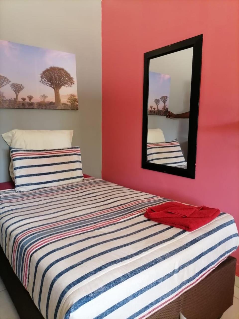 The Fortress Guesthouse Potchefstroom Buitenkant foto